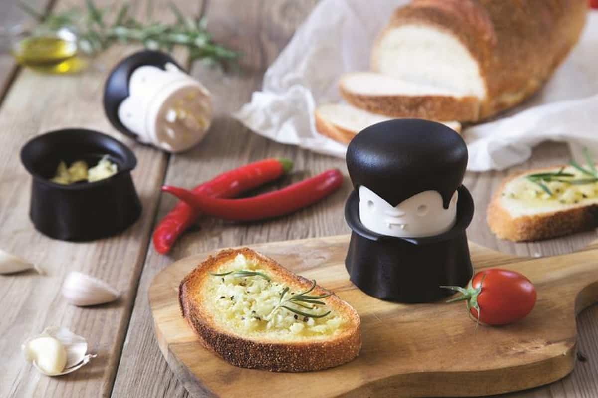 OTOTO Gracula Garlic Crusher